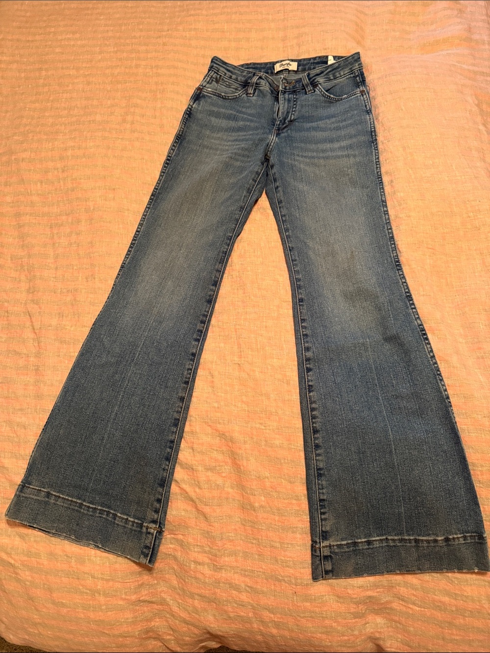 Wrangler Retro Bellbottom Women’s jeans